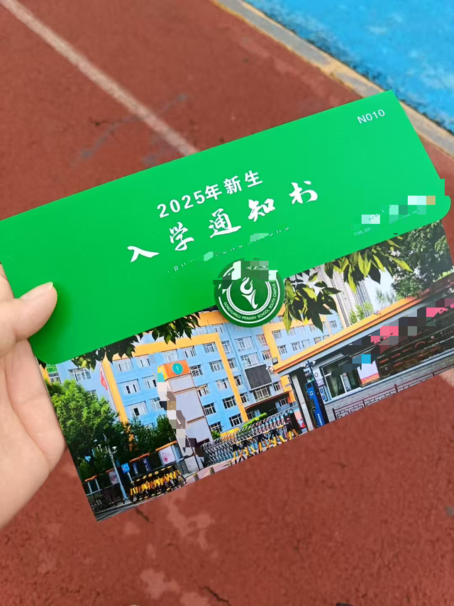全家带孩子毕业旅游遇车祸致1死4伤