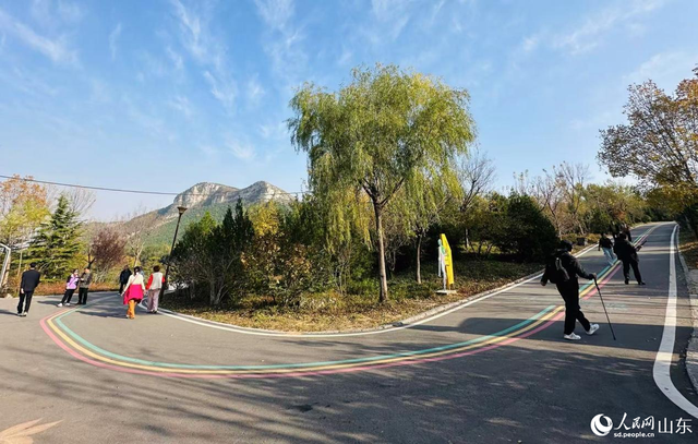 行进中国丨绿道蜿蜒处，山色入城来