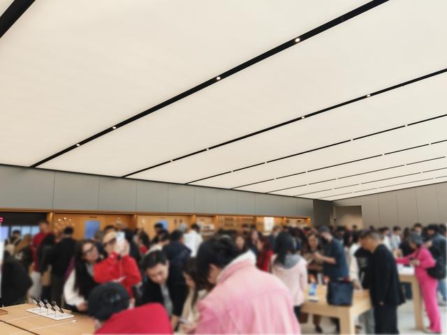 手机门店开始卷免费充电服务了？跑遍广州实测：最强竟是这两家