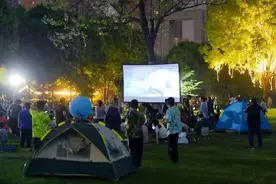 石家庄这个公园有绿地电影展映图片