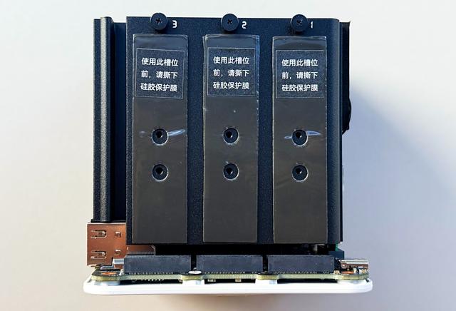 千元六盘位全闪 NAS，零刻飞牛联名 ME mini 私有云体验评测