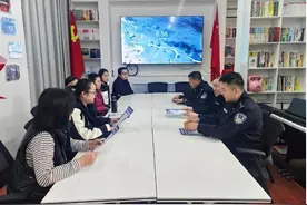 哈尔滨市公安局道外分局经侦大队深入辖区企业开展防范涉税犯罪普法宣传活动图片