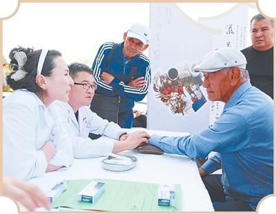 到霍尔果斯，感受“一秒跨国”（边城见闻）