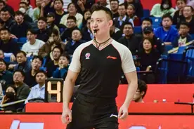 篮协官网公示新赛季CBA裁判员名单：一共57人 仅1位女裁判图片