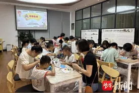 张家港市凤凰镇：巧手绘脸谱，国粹润童心图片