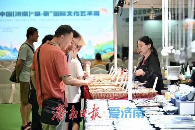 “泉·茶”国际文化艺术周第三日 市民热情不减，现场人流如织