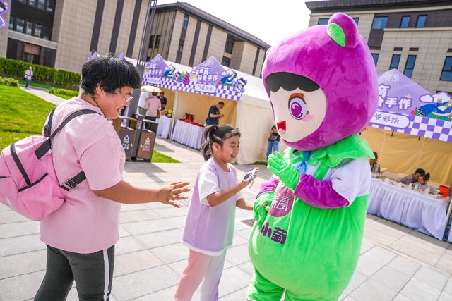 逛市集、品美食、看展览……大兴采育数字时尚小镇国庆嘉年华启幕