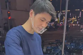 90后小伙摆摊卖炒饭去年净赚50万，当事人回应图片