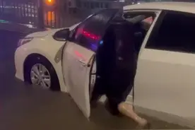 视频｜暴雨中长安交警们彻夜奋战守护道路安全图片