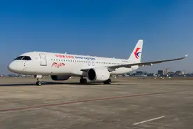 东航第10架C919交付入列图片