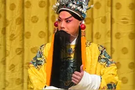 北京京剧院青年武生翘楚周恩旭 在国家大剧院华彩上演《打金砖》图片