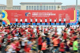 科学补水选对鞋 专家为跑友夏练支招图片