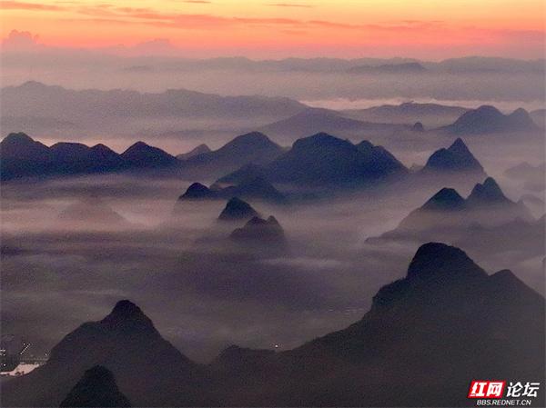 网友镜头下的桂林尧山：云海与日出交织的视觉盛宴