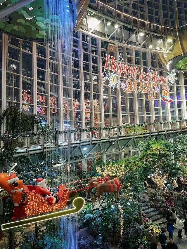 国庆重庆怎么耍？本地人带你去“扫街”：两江四岸、烟火小店……高评打卡点统统拿下