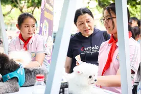 家为何会伤人？为了保护孩子，他们盯紧“问题家长”图片