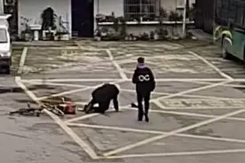 少年路遇骑车摔倒老人主动去扶获点赞：“犹豫过，但行动战胜了担忧”｜看见正能量图片