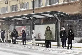 迎战暴风雪｜降雪首日，哈尔滨公交地铁出行较为顺畅图片