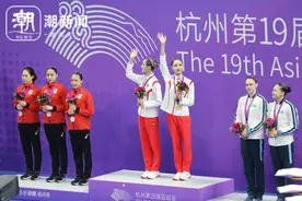 中国双胞胎“姐妹花”夺花样游泳双人自由自选金牌（组图）图片