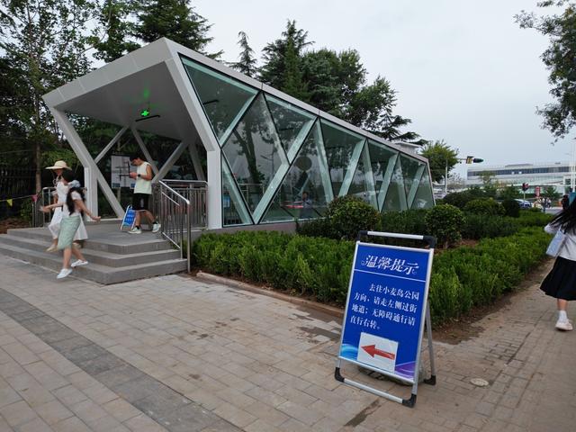停车场、公厕、地下通道，打卡小麦岛公园更便利