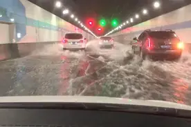 汕头海湾隧道部分路面出现积水，官方：系消防管道破裂涌水，已抽排完毕恢复通行图片
