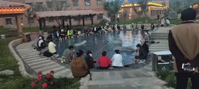 雪山下泡个汤，甘孜冬日真香！