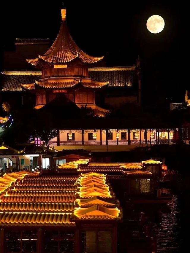 双节同庆，一见倾“秦”丨中秋赏月，“浸”在秦淮~