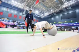 大块头们上演“巅峰对决”，2025年江苏体育行业职业技能大赛在泰州开幕图片