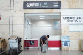 下了飞机就能解放双手 杭州机场“轻松游”行李寄送服务上新了图片