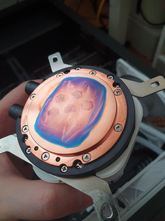 电脑里有股“醋味”？警告：这款导热硅脂会腐蚀你的 CPU