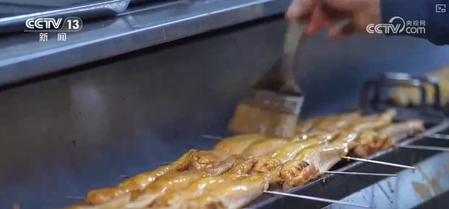 “早市+夜市+景点”延长“链式体验” “早晚互动”为城市经济注入新鲜活力