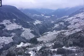 贵州梯田雪后形成大地指纹 网友：一下雪就美成了水墨画图片