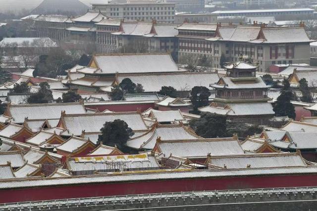 聚焦｜雪后京城，市民登景山瞰故宫