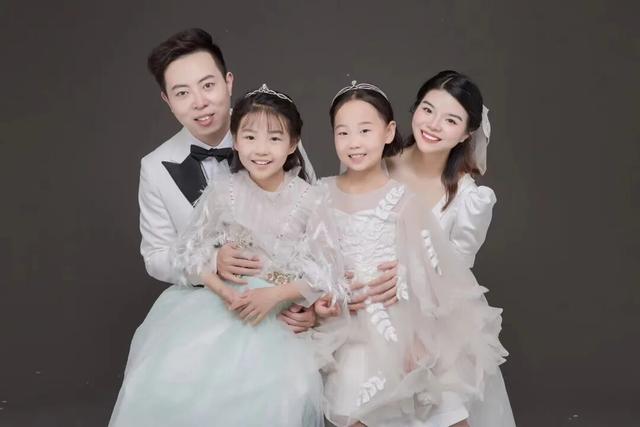 梁建章对话多孩“生	”活｜重组五孩之家