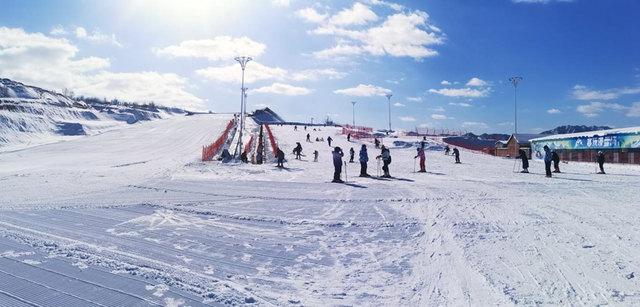 “雪窝”再登“热搜”：一场暴雪如何重构冬游叙事？