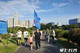 晨跑、观鸟、非遗体验……这个社区中小学生暑假生活多姿多彩图片