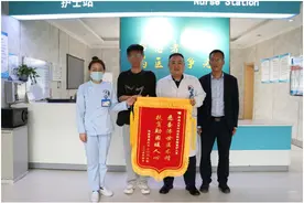 济南关节外科医院专业技术让骨盆倾斜18年的股骨头坏死患者康复图片