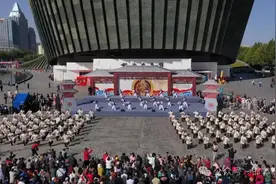 【新闻侧记】中原民间艺术节：领略成语文化 诠释艺术魅力图片