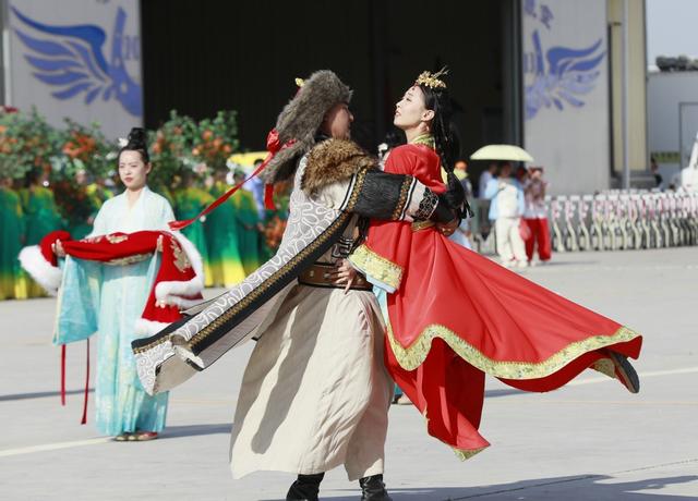 全国热气球挑战赛首次在内蒙古举办