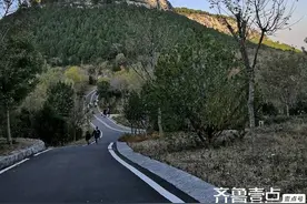 群山列列势如涌图片