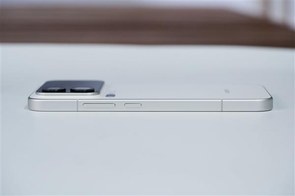 多一块屏对标iPhone 17 Pro Max！小米17 Pro Max图赏