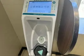 商场男厕所有新功能，扫码支付19.9元，就可以有这项服务，结果……图片