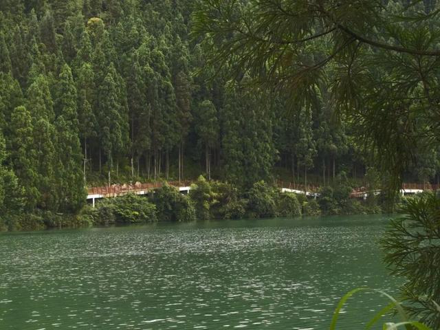 兴听普安||秀美南山湖