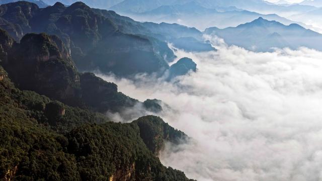 河北承德：浩瀚云海 壮美兴隆山