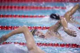 全国游泳锦标赛：河南队获男子4X200米自由泳接力冠军图片