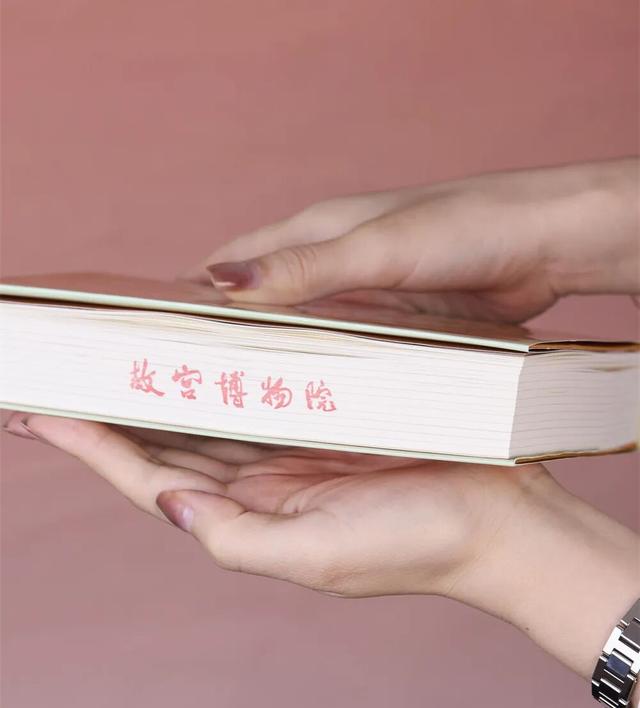 每年在故宫排大队的年轻人，可能不是来逛的......