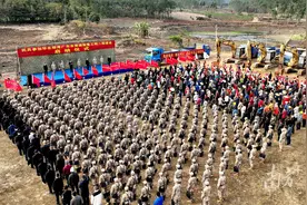 “迷彩绿”交织“志愿红”，这场清淤行动在湛江火热举行图片