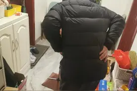 患强直性脊柱炎14年的父亲，独自带娃，想一台豆浆机，给女儿做热气腾腾的早餐……图片