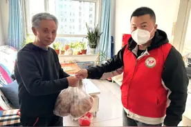 【新时代文明实践】“帮助更多的人，是我最开心的事”——王书学的志愿服务行图片