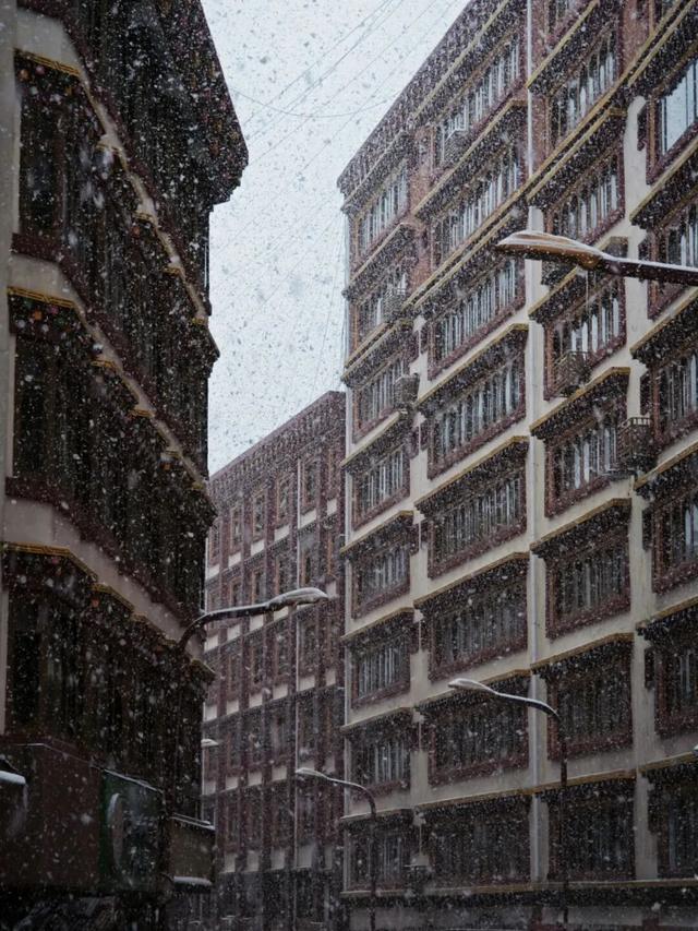 来这个小城看雪泡温泉，美哭了！