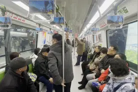 南京地铁“换乘王”7号线今天全线通车 首日连续多趟座无虚席图片